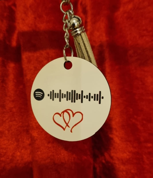 Søt nøkkelring med bilde og spotify kode til ønsket sang.
