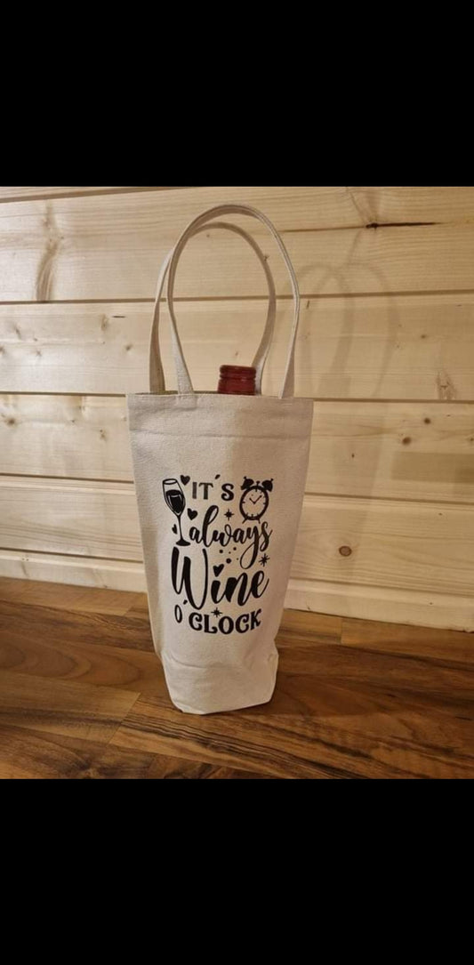 Vinpose m/tekst - "It's always wine O'clock"